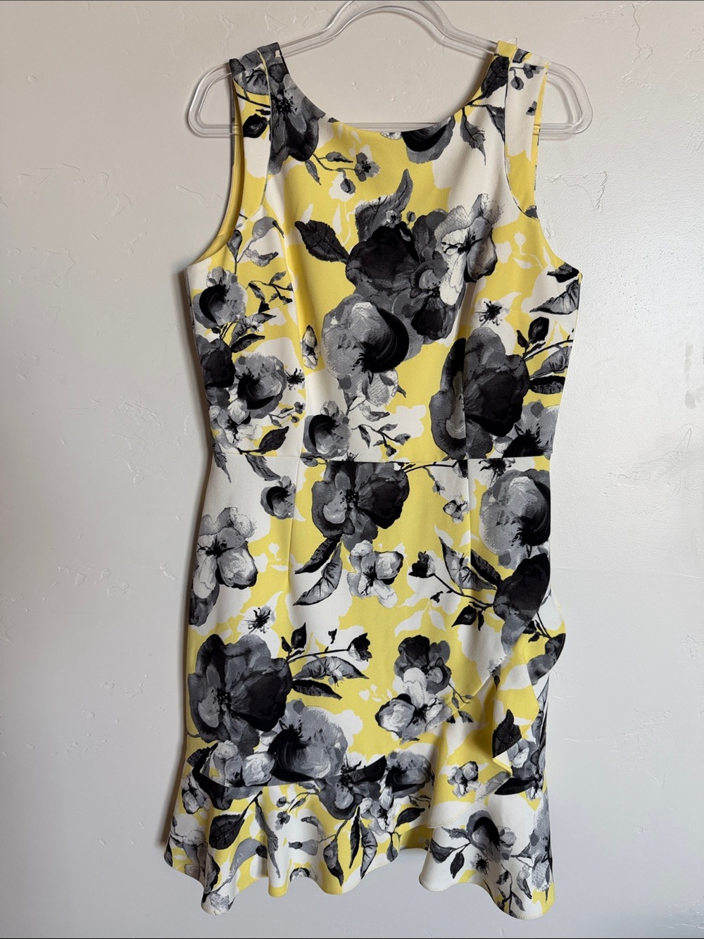 Donna Morgan Yellow Floral Sleeveless Sheath Dress
